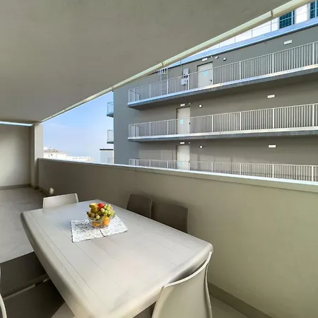 Elegant Retreat In Lignano リニャーノ・サッビアドーロ