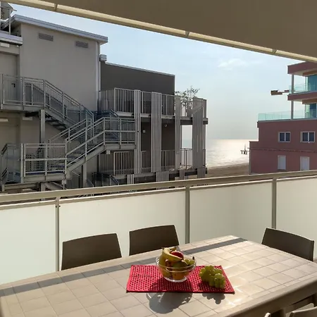 Elegant Retreat In Lignano リニャーノ・サッビアドーロ